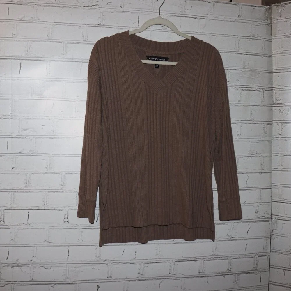🤎✨ Andrew Marc Men’s Light Brown V‑Neck Knitted Sweater · Size Small · classic